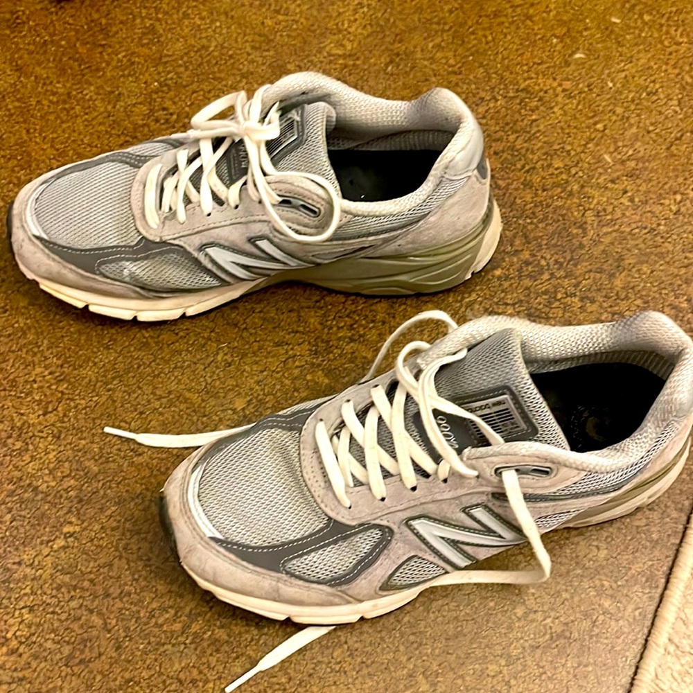 New balance tennis shoes
